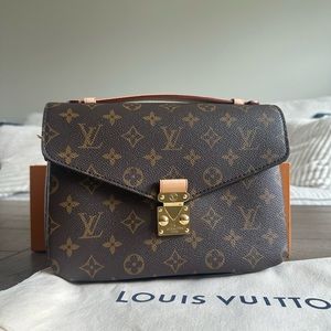Louis Vuitton Pochette Metis